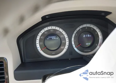 2011 Volvo Xc70 T6 z USA, uszkodzony, nr VIN YV4902BZ6B1101827